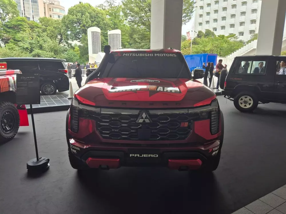 Mitsubishi Pajero Rally Concept nhìn từ phía trước