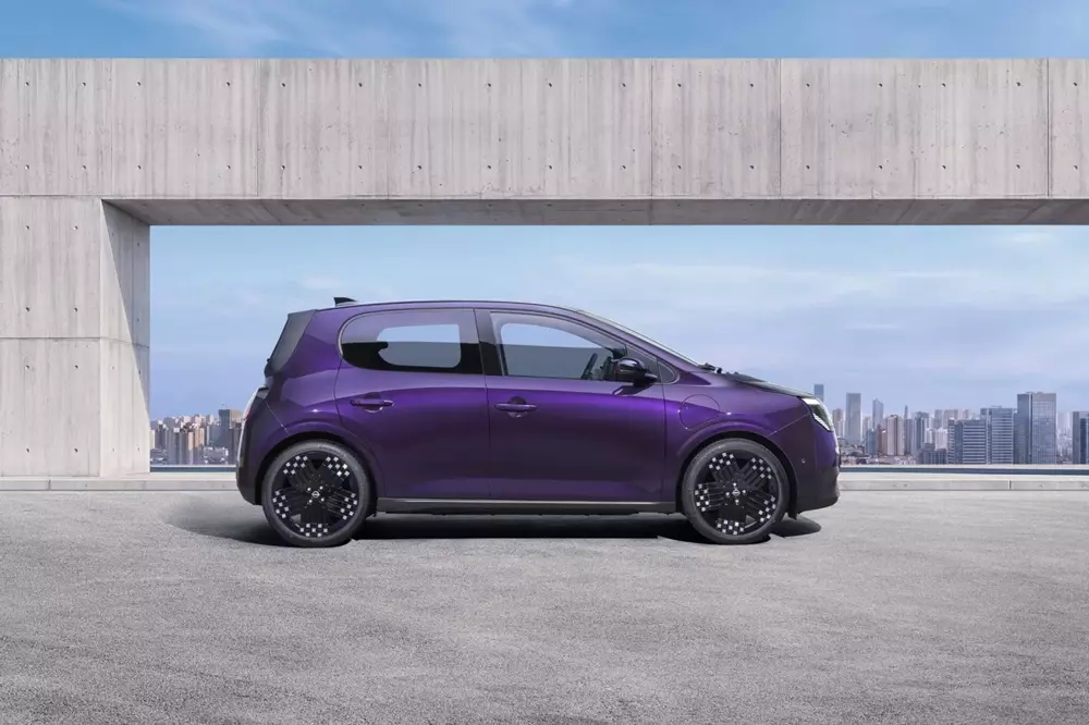 Nissan Pixo có kích thước chỉ tương đương Hyundai Grand i10 và Kia Morning