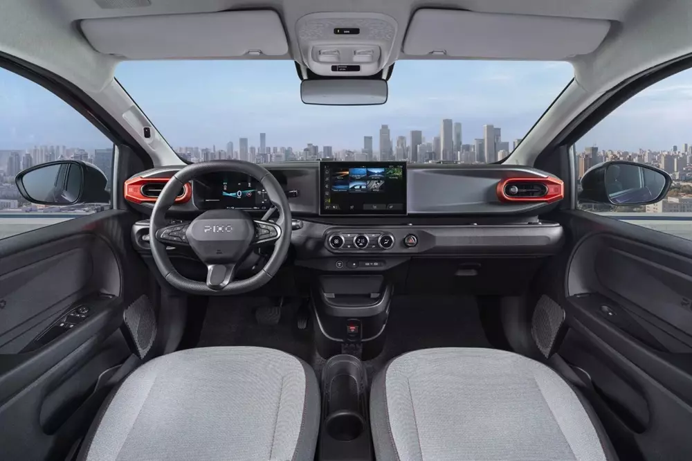 Khoang lái của Nissan Pixo