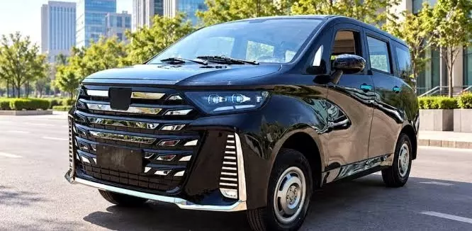 Nora Metro có thiết kế đầu xe giống Toyota Vellfire.