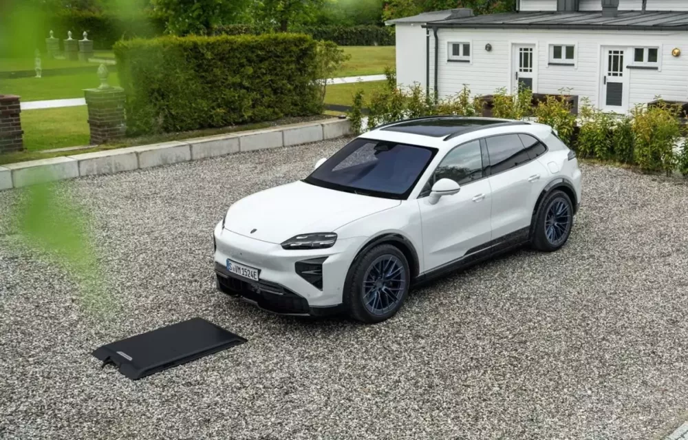 Porsche Cayenne Electric 2027 được bổ sung loạt tính năng mới, sạc xe không cần cắm dây là điểm nhấn