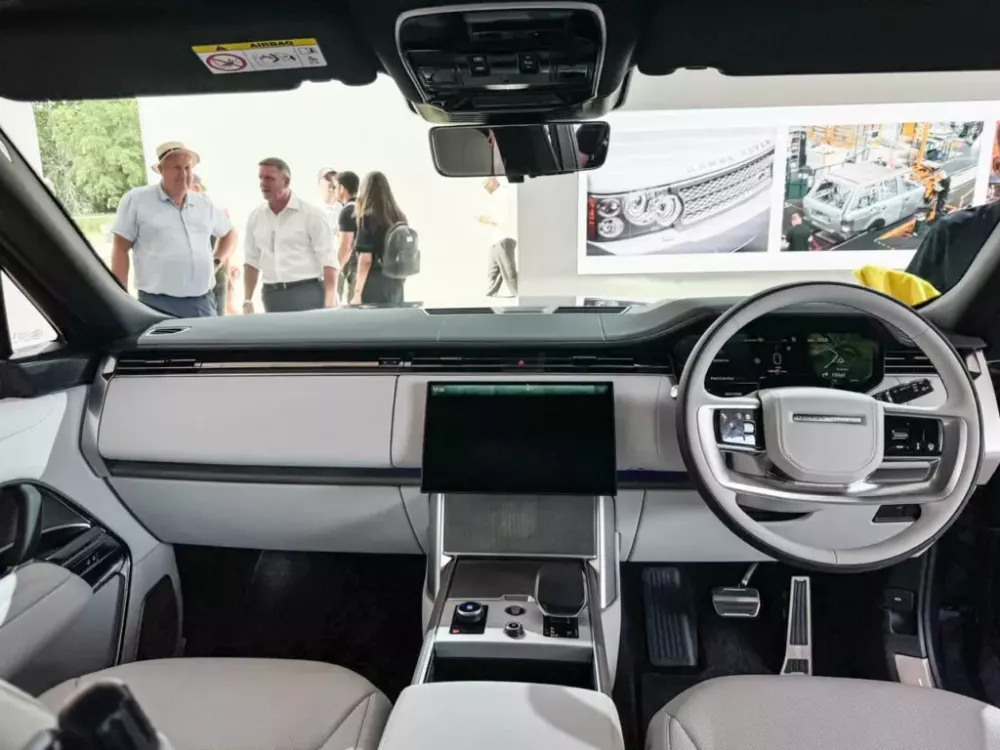 Khoang lái của Range Rover Electric