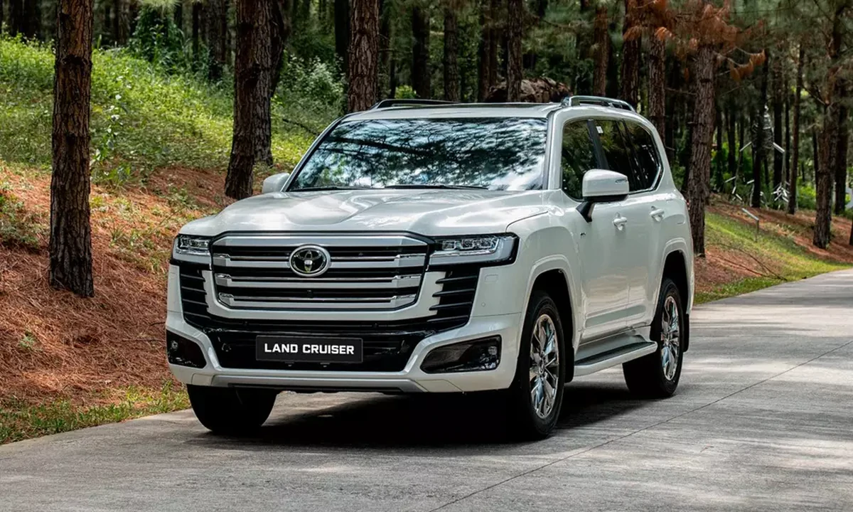 Top 10 ô tô bán kém nhất Việt Nam tháng 8/2026: Toyota Land Cruiser FJ biến mất, thay bằng Land Cruiser