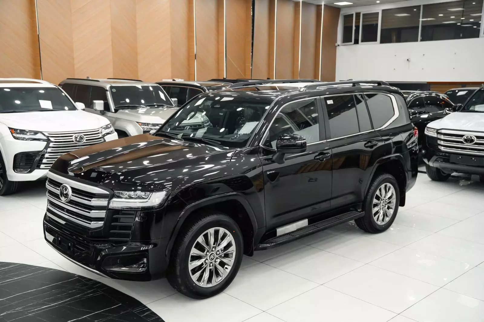 Soi cận từng góc "quái thú" Toyota Land Cruiser HEV giá 4,71 tỷ đồng tại đại lý - Ảnh 15.