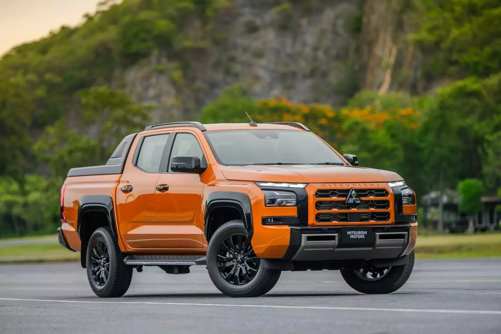 Tháng Ngâu không làm khó Mitsubishi Việt Nam: Triton lập kỷ lục, soán ngôi vương bán tải - Ảnh 1.
