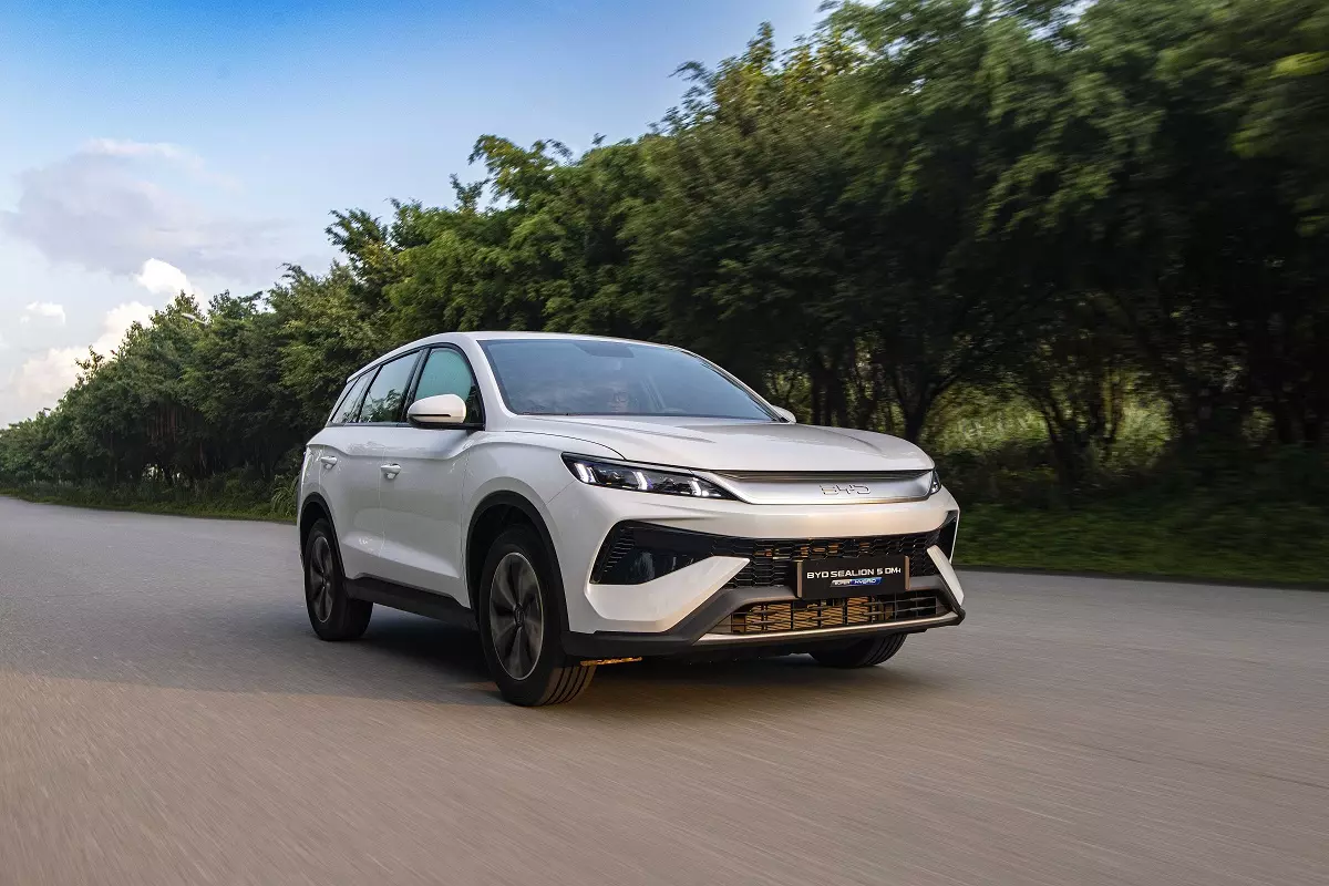 Chốt giá từ 659 triệu đồng, BYD Sealion 5 trở thành mẫu PHEV rẻ nhất Việt Nam - Ảnh 2.