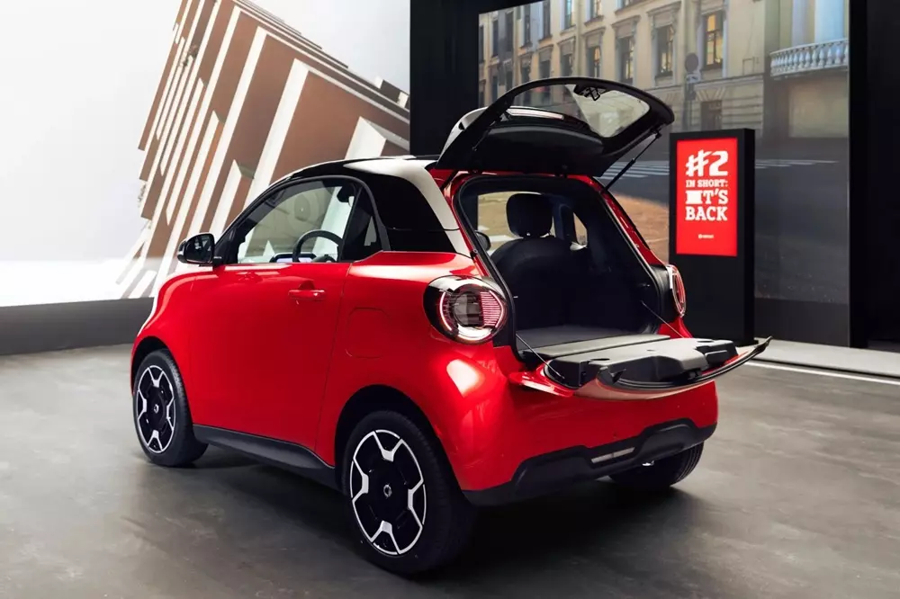 Smart #2 sở hữu cửa cốp chia đôi